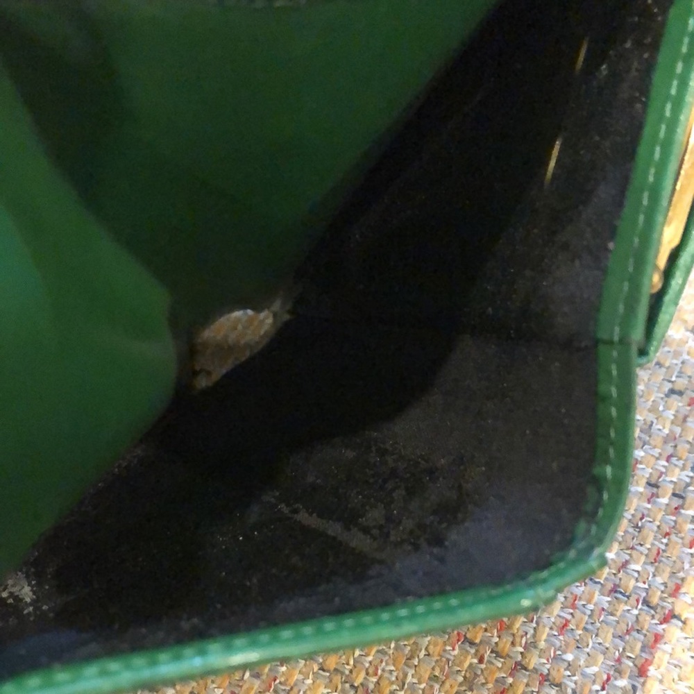 LOUIS VUITTON Green EPI Kiss Lock Wallet Porte Monnaie Viennois MI0966 - Picture 13 of 17